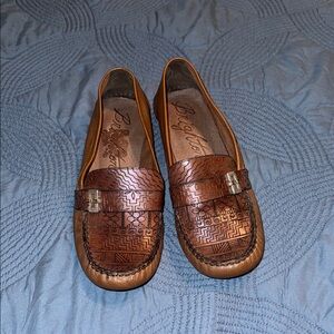 Vintage Brighton Navajo Size 7 Brown Leather Embossed Loafers with Metal Accent